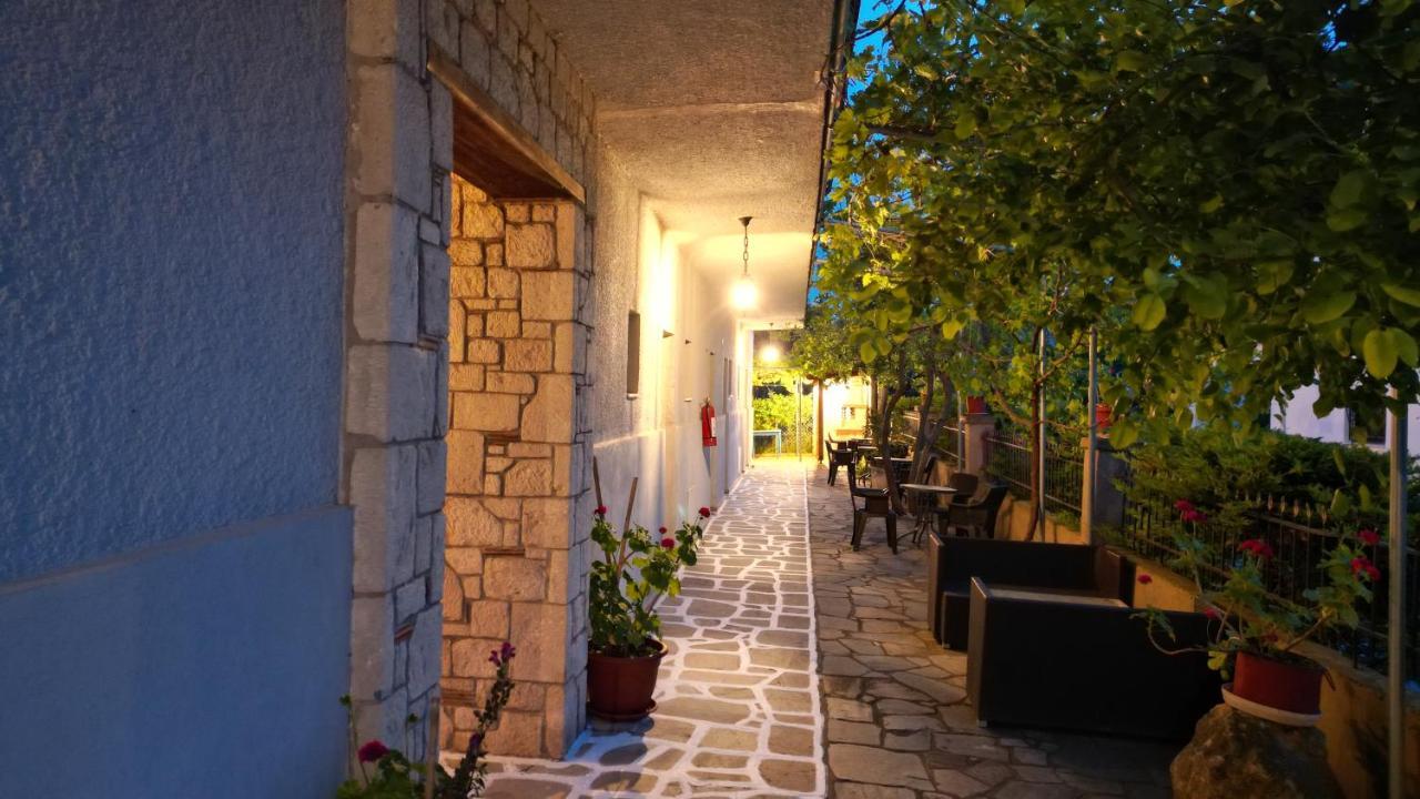 Aloni Apartment Afytos Exterior photo